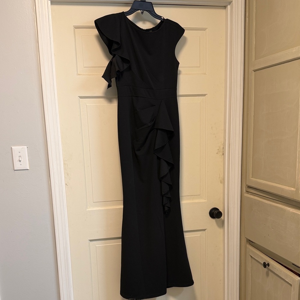Elegant Black Ruffle Evening Dress